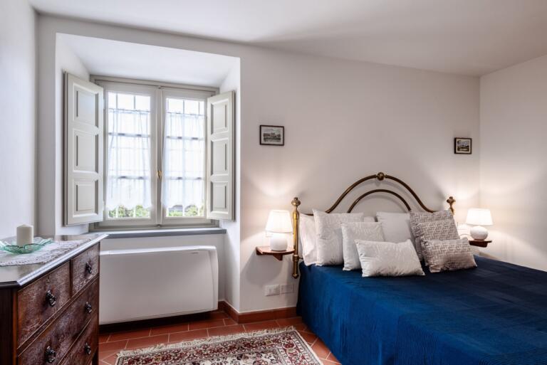 appartamento-vacanza-camera-e-finestra