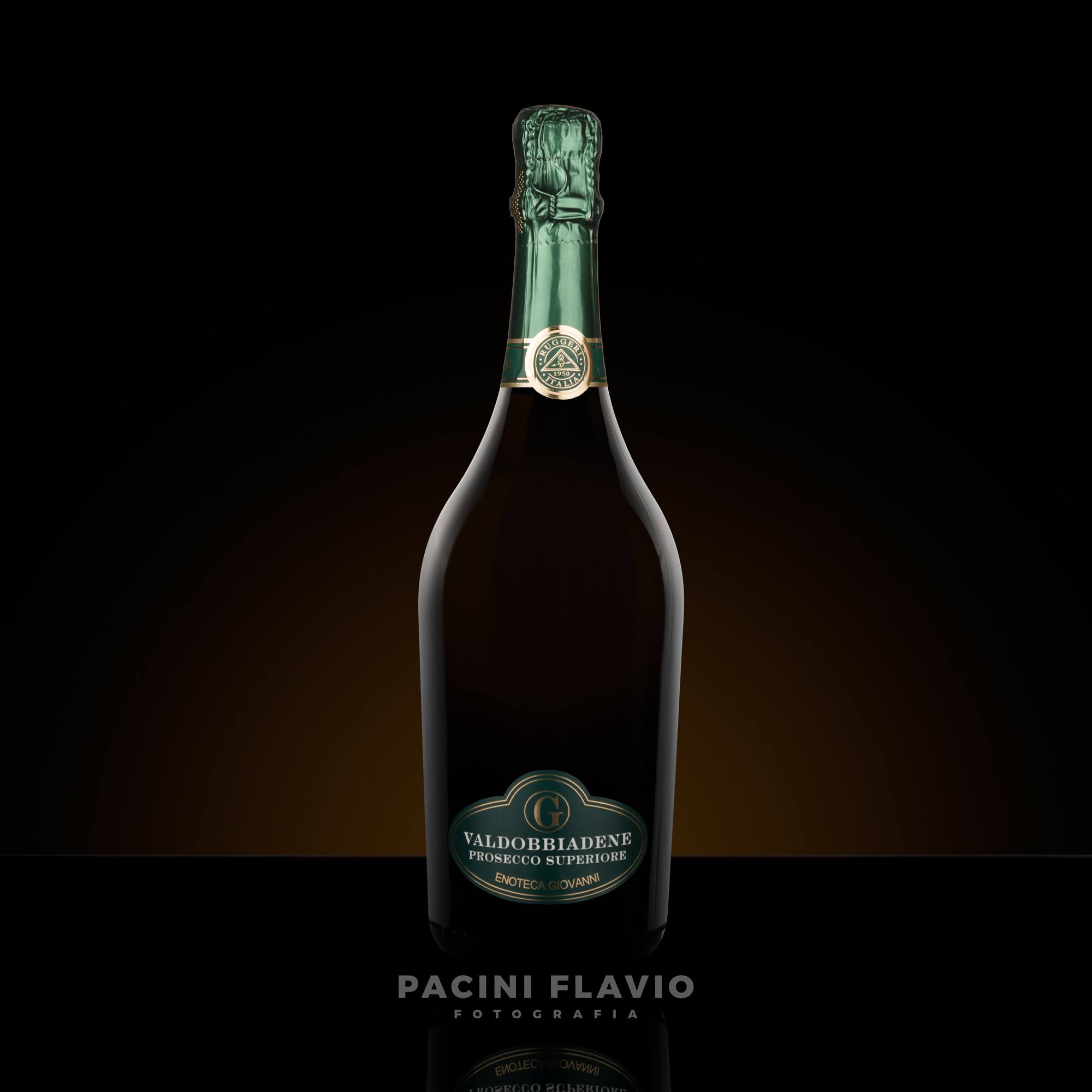 Fotografia still life di bottiglia di vino prosecco