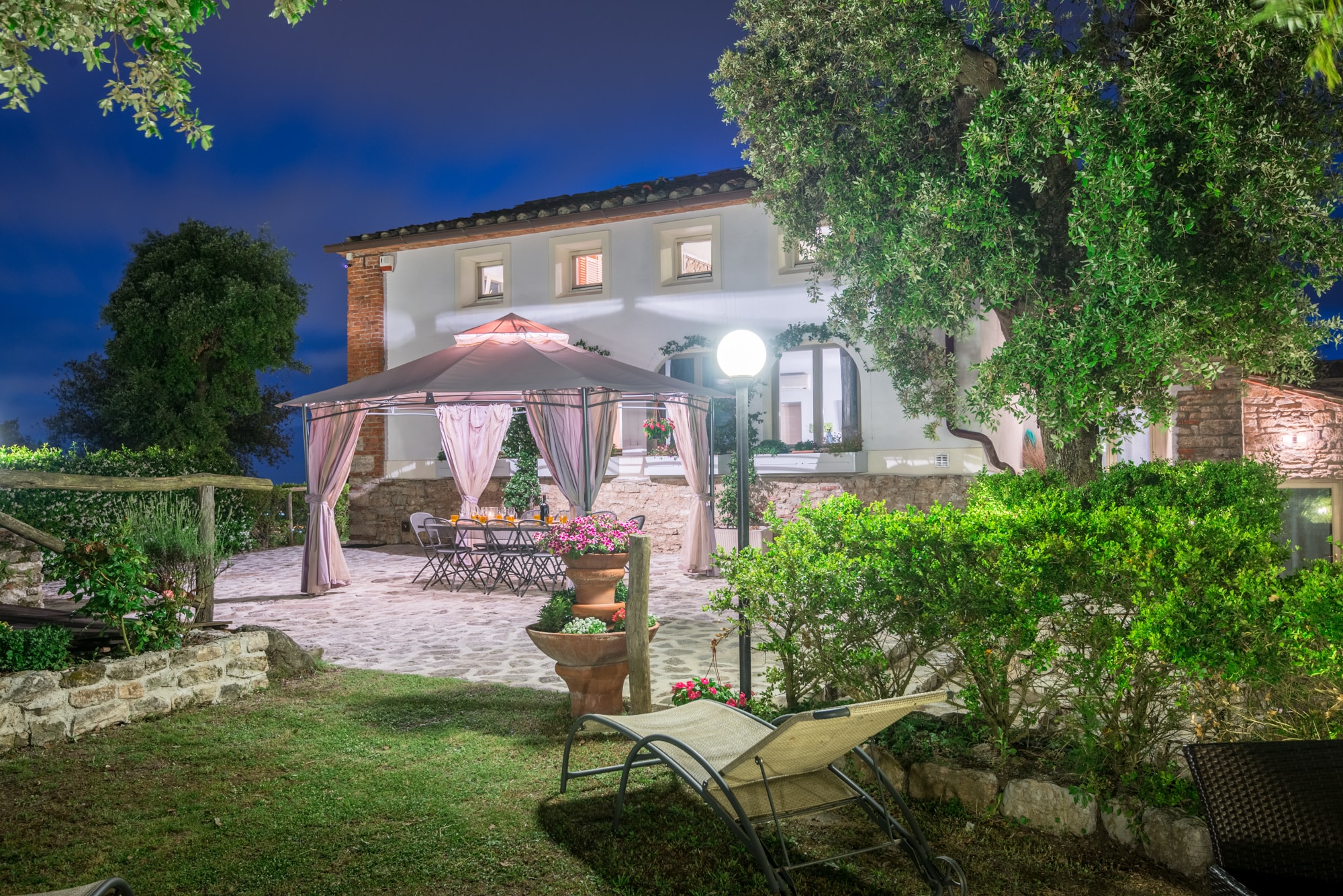 Villa San Bastiano di notte