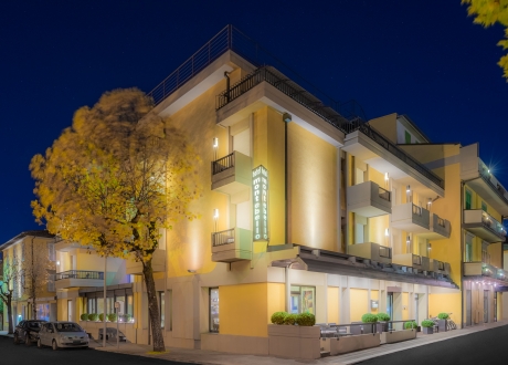01-esterni-hotel-montebello-fronte