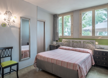 002-camera-bed-and-breakfast