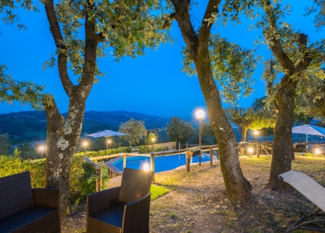 018-giardino-e-piscina-di-notte